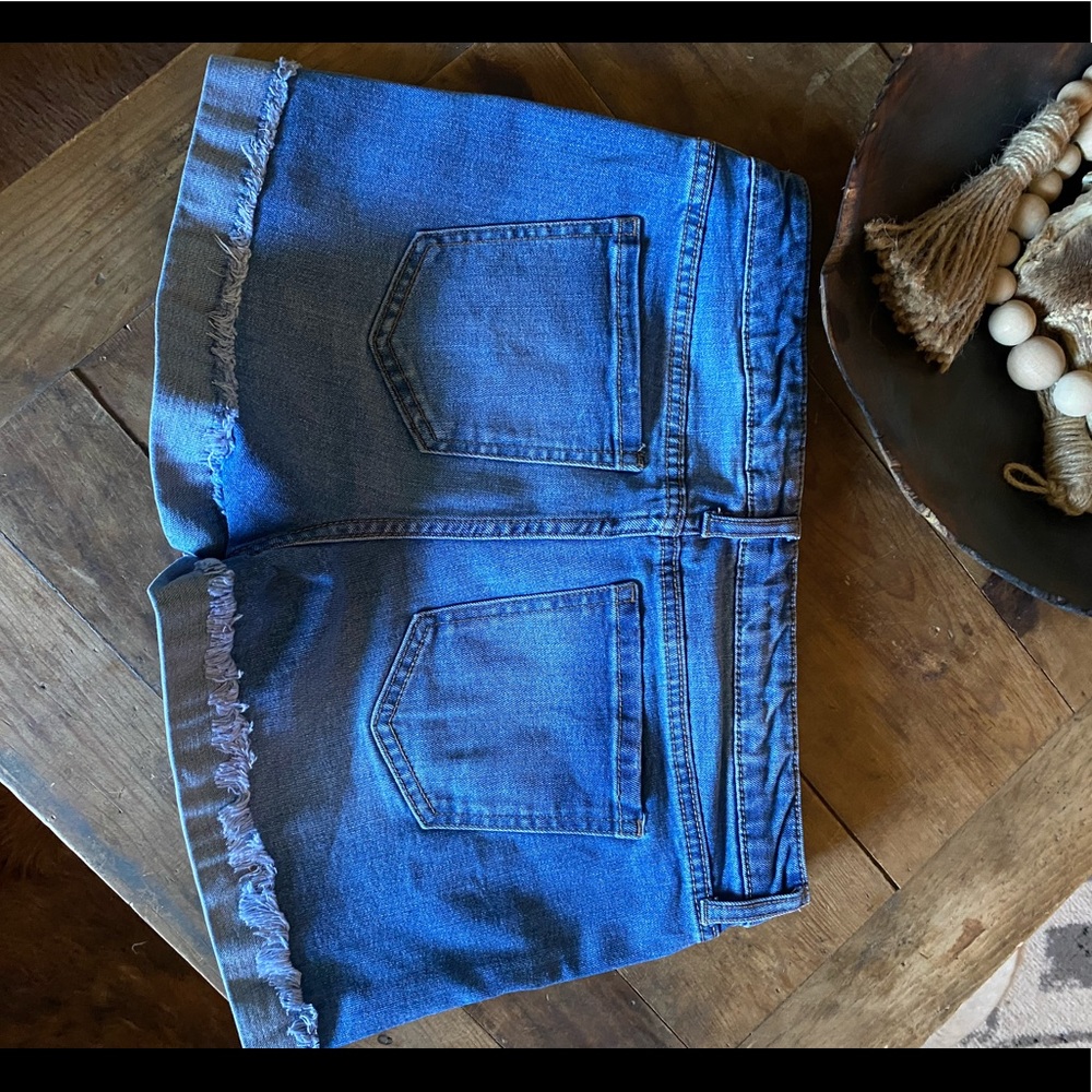 Shorts - Picture 2 of 6
